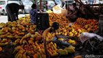Manisnya Permintaan Buah Segar di Bulan Ramadan