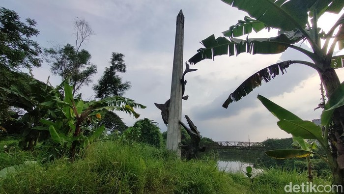 Namun ternyata, di Jalan Sukolilo Nomor 20, Kecamatan Bulak juga ada Patung Sura dan Baya. Patung tersebut beda dari tiga patung yang sudah dikenal luas.