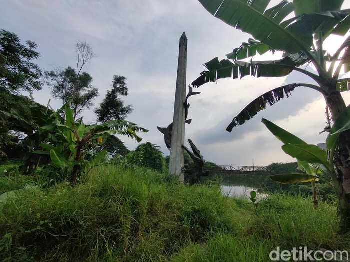 Namun ternyata, di Jalan Sukolilo Nomor 20, Kecamatan Bulak juga ada Patung Sura dan Baya. Patung tersebut beda dari tiga patung yang sudah dikenal luas.