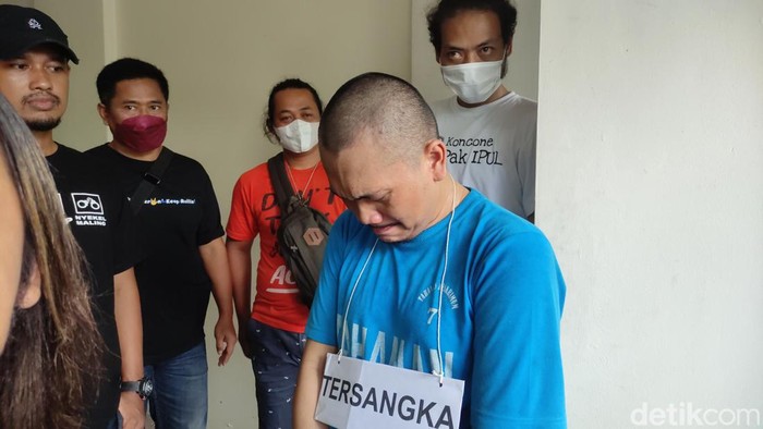 Pembunuh bidan Sweetha menangis saat jalani rekonstruksi.