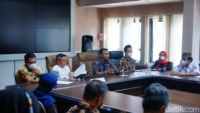 Pemkab Bone, Sulsel akan menggelar pasar murah untuk menekan harga bahan pokok yang naik selama Ramadan.