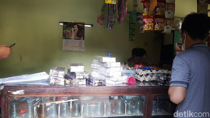 Penindakan rokok dan miras ilegal di Blitar