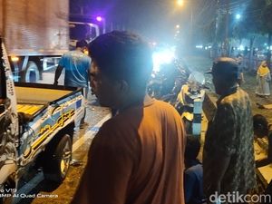 Pikap Tabrak 4 Motor di Mojokerto, 2 Orang Terluka