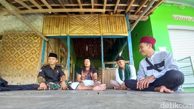 Ponpes Raudlatul Hasanah.