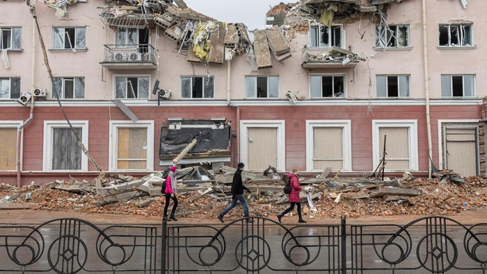 Potret Chernihiv, Rumah Situs Warisan Dunia UNESCO yang Terdampak Perang Chernihiv dikenal sebagai rumah bagi sejumlah situs bersejarah. Namun kawasan itu kini tampak porak poranda terdampak perang Rusia-Ukraina.
