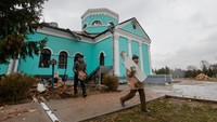 Diketahui, pasukan militer Rusia telah ditarik mundur dari kawasan Chernihiv, Ukraina. (REUTERS/Serhii Nuzhnenko).  