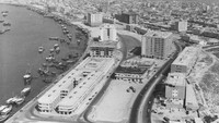 Modernisasi Dubai pun tampak terlihat dalam foto yang dipotret sekitar tahun 1978 ini. (Photo by Hulton Archive/Getty Images).