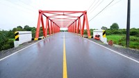 Pembangunan jalan nasional Batanghari II - Zona Lima dan Zona Lima - Muara Sabak telah dimulai sejak 2016 untuk meningkatkan konektivitas antara Kota Jambi - Pelabuhan Muara Sabak dengan anggaran total sekitar Rp 578 miliar. Foto: Dok. Kementerian PUPR