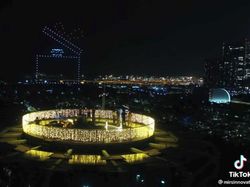 Potret Spektakuler Lamar Kekasih Pakai 150 Drone