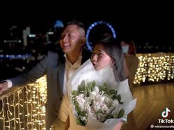 Potret Spektakuler Lamar Kekasih Pakai 150 Drone