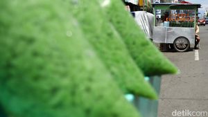 Bulan Ramadan, Pedagang Es Cendol di Bandung Raup Untung