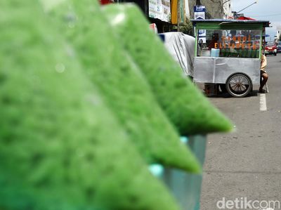 Bulan Ramadan, Pedagang Es Cendol di Bandung Raup Untung