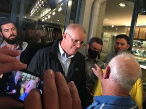 Momen PM Australia Dimaki-maki Warga saat Kampanye