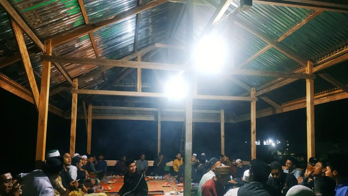 Santri dilepas ke desa-desa untuk Safari Ramadan.