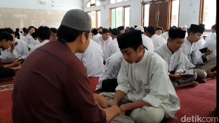 Santri Hafiz di Ponpes Tasikmalaya
