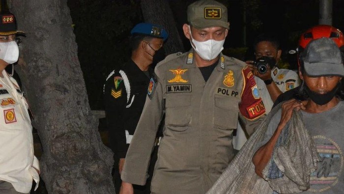 Satpol PP DKI Jakarta menggencarkan razia penyandang masalah kesejahteraan sosial (PMKS) saat Ramadan. PSK hingga pengamen diamankan. (Instagram @satpolpp.dki)