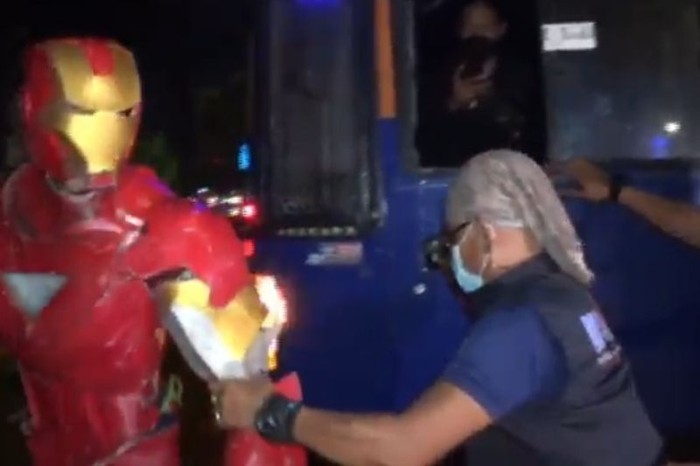 Satpol PP Jaktim mengamankan seorang berkostum Iron Man dalam razia PMKS di Cipinang, Rabu (6/4) (ANTARA/HO-Satpol PP Jaktim)