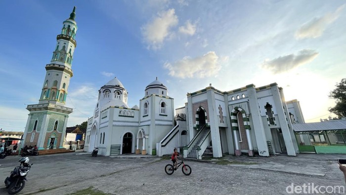 Sejarah Masjid Al-Muhajirin Pinrang yang dibangun dengan putih telur tanpa kerangka besi (detikSulsel/Muchlis Abduh)