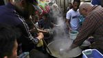 Semangkuk Sup Hangat untuk Berbuka dari Gang Sempit di Palestina