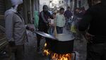 Semangkuk Sup Hangat untuk Berbuka dari Gang Sempit di Palestina