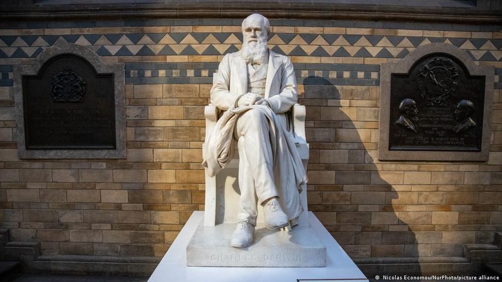 Setelah Hilang 21 Tahun, Buku Evolusi Darwin Dikembalikan