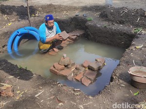 Warga Sidoarjo Penemu Benda Kerajaan Sempat Didatangi Perempuan Berbaju Putih