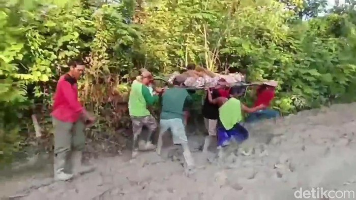 viral warga pikul jenzah