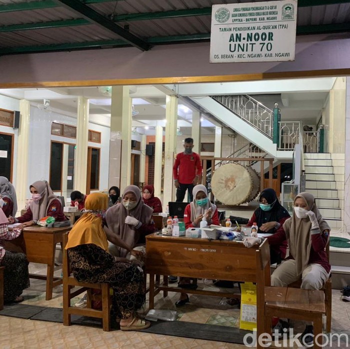 Warga Ngawi Bisa Vaksin Booster Usai Salat Tarawih, Cek di Sini Jadwalnya