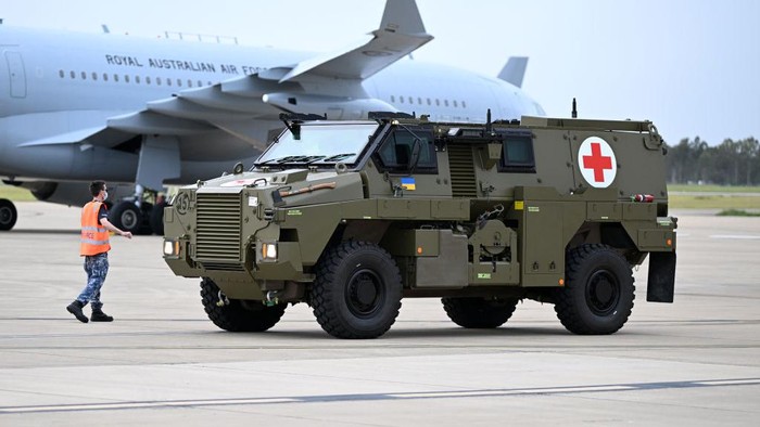 1390158064 IPSWICH, AUSTRALIA - APRIL 08: An Australian Bushmaster PMV Armoured Vehicle is loaded onto a RAAF C-17 cargo plane at the Amberley Air Base on April 08, 2022 in Ipswich, Australia. The Australian government is sending a total of 20 Bushmaster Protected Mobility Vehicles to Ukraine following a direct request for assistance by Ukrainian President Volodymyr Zelenskyy during his virtual address to the Australian parliament last Thursday. (Photo by Dan Peled/Getty Images)