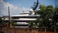 Sanksi tersebut membuat sejumlah miliarder Rusia mengungsikan superyacht mereka ke negara lain yang tak memberikan sanksi penyitaan seperti Maladewa dan Turki.  