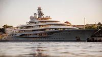 Penampakan superyacht yang tampak merapat di Pelabuhan Don Diego, Republik Dominika, Kamis (7/4/2022) waktu setempat.