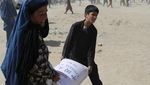 Taliban Bagi-bagi Bantuan Beras dari China