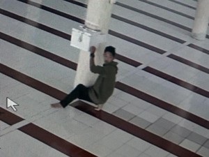 Pria di Polman Curi Isi Kotak Amal Masjid, Aksinya Terekam CCTV