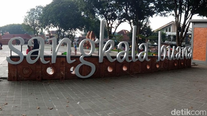 Alun-alun Sangkala Buana Cirebon