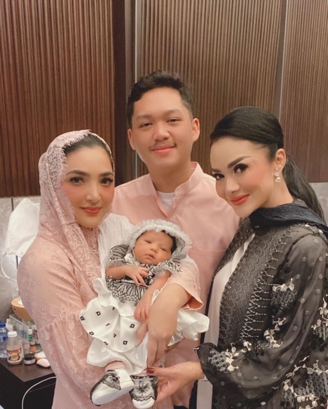 Azriel Hermansyah datang dari keluarga artis. Meski sering muncul dalam video di YouTube, tampaknya ia lebih memilih untuk fokus mengurusi bisnis keluarga.Foto: Instagram