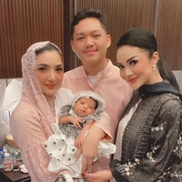 Azriel Hermansyah datang dari keluarga artis. Meski sering muncul dalam video di YouTube, tampaknya ia lebih memilih untuk fokus mengurusi bisnis keluarga.Foto: Instagram