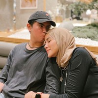 Sean Mikael Alexander adalah anak Olla Ramlan dengan pernikahannya dengan Alex Tian. Sean pun sepertinya lebih memilih untuk menikmati masa remaja seperti kebanyakan anak lain daripada ikut terjun menjadi artis.Foto: Instagram