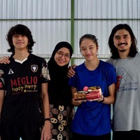 Pasangan artis lain yang memiliki dua anak beranjak dewasa adalah Duta Sheila On 7. Putra mereka, Bima Al Ayman Modjo memilih untuk menjadi atlet badminton daripada bermusik atau main jadi aktor.Foto: Instagram