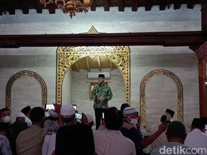 Masih di Jogja, Anies Kunjungi Malioboro-Nostalgia dengan Guru SMPN 5