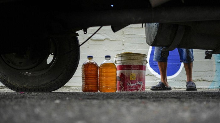 Plastic bottles with gasoline are displayed for sale with a price in Colombian currency, in San Cristobal, Venezuela, Thursday, April 7, 2022. Amid the fuel shortage outside of Venezuelas capital, drivers are only allowed to buy 40 liters of gasoline a week, and black marketeers along the Venezuelan-Colombian border sell it only in Colombian currency or US Dollars, for twice its original price. (AP Photo/Matias Delacroix)