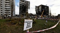 Sejumlah bangunan di kota itu tampak hancur imbas serangan Rusia ke Ukraina, Kamis (7/4/2022). REUTERS/Zohra Bensemra.