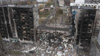 Dilansir dari AFP dan BBC, Jumat (8/4/2022) Zelensky menyampaikan situasi di Borodianka (atau Borodyanka) lebih mengerikan ketimbang di Bucha. Dia menyampaikan ini via Facebook, Kamis (7/4) waktu setempat. AP Photo/Efrem Lukatsky.