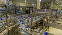 Cara modern ini mengubah drastis metode lama yang tidak profesional, misalnya pemompaan, penyaringan dan distribusinya. Juga dulu pembotolannya dilakukan secara manual dan mengakibatkan polusi. Dengan proyek terbaru ini, air Zamzam dikemas dalam wadah resmi yaitu 5 dan 10 liter dan melewati proses yang higenis dan modern.