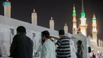 Melihat Distribusi Air Zamzam di Masjidil Haram Saat Ramadan