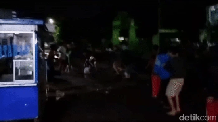 Dua kelompok anak-anak terlibat aksi perang sarung berujung pemukulan