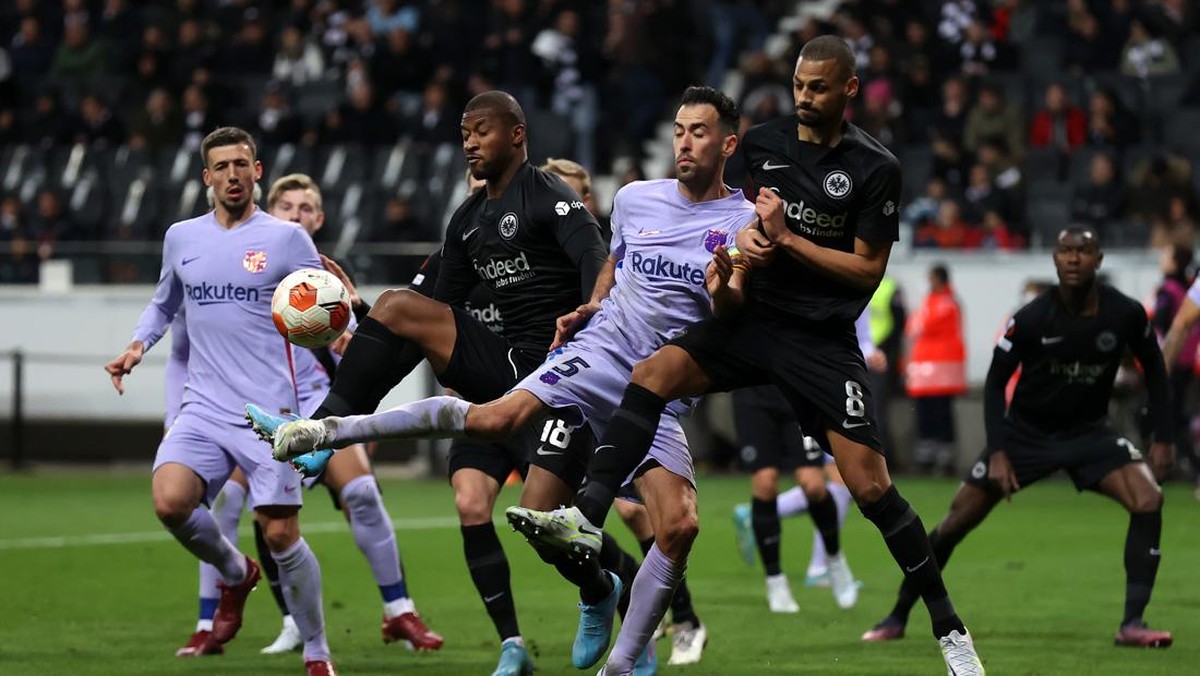 Barcelona ditahan imbang Eintracht Frankfurt 1-1. (Foto: Getty Images/Alex Grimm)