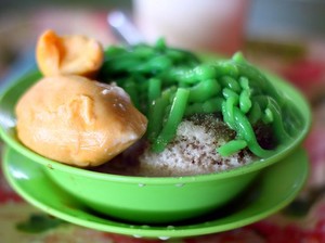 Menu Harian Ramadan ke-11: Gurih Nikmat Sup Bola Ikan dan Es Cendol yang Menyegarkan!