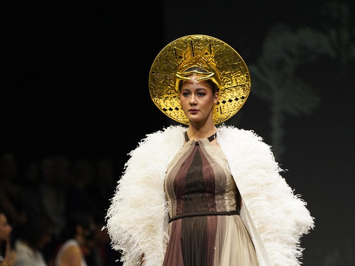 Fashion Show Hian Tjen di Arab Fashion Week 2022