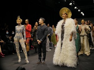 Desainer Hian Tjen Eksis di Arab Fashion Week, Dapat Calon Investor