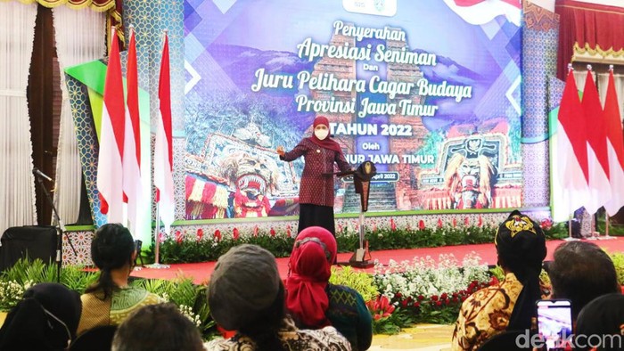 Gubernur Jatim Khofifah